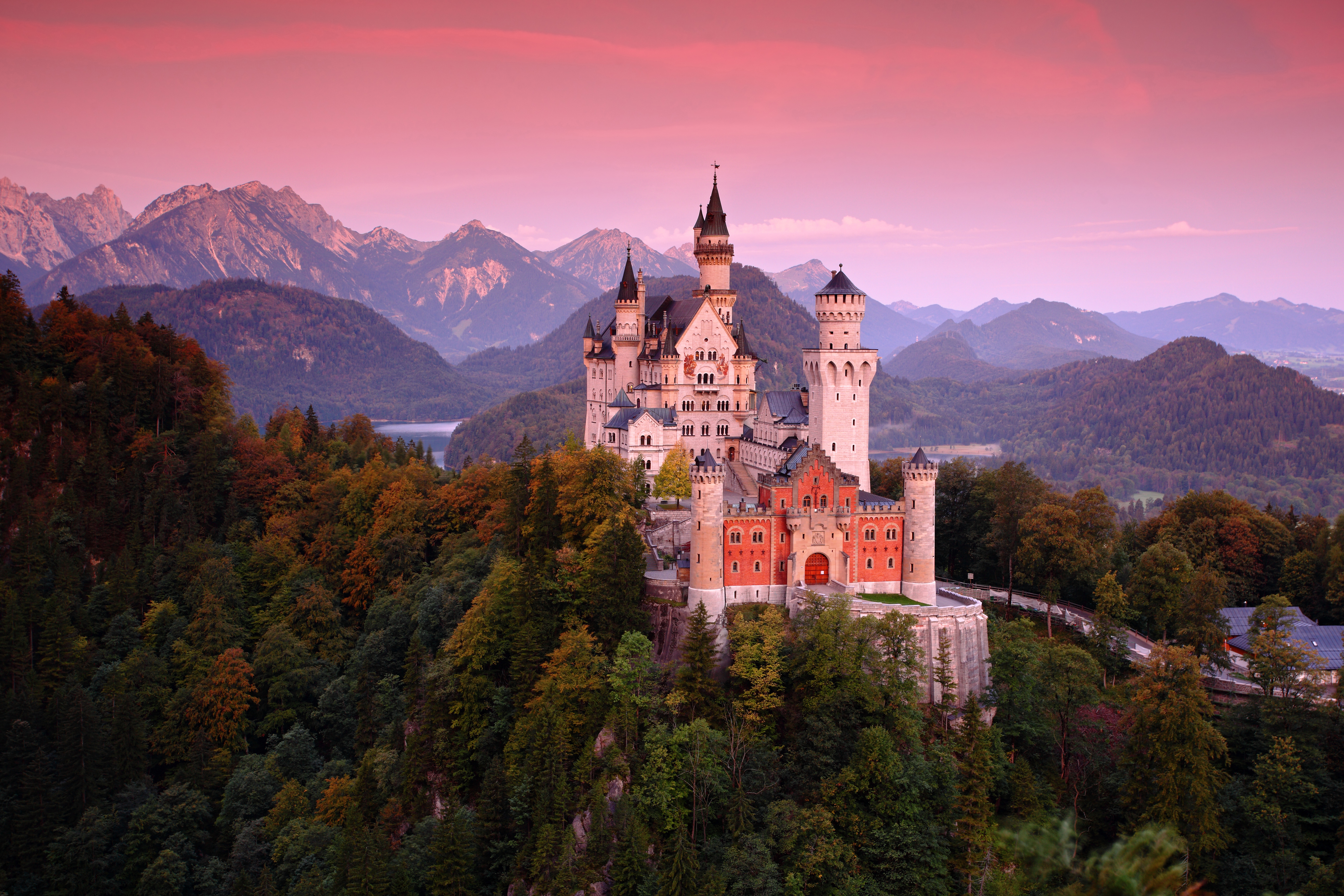 Замок Нойшванштайн в Германии, ПМЖ которой могут получить иностранцы